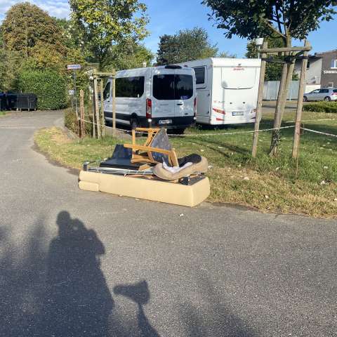 Wilder Müll am Spazierweg