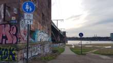 Schild zeigt in die falsche Richtung vom *2024-01-29 16:49:31