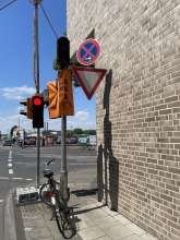Vorfahrt achten Schild