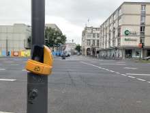 Beschädigter Ampel-Signalanzeiger für Blinde.