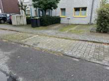Fehlende Markierungen auf den Zufahrten zu den Parkplätzen