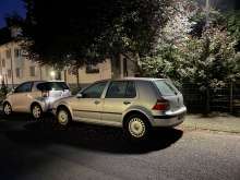 Silberner VW Golf