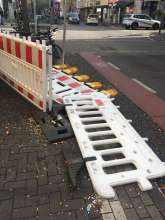 Fehlende Absperrungen Venloer/Ecke Piusstraße