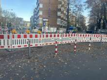 Absperrung aufgrund von Kernsanierung - Kein Durchgang für Fahrräder und Fußgänger (Schulweg) vorhanden