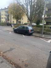 Schrottfahrzeug Bonner Str. Ecke Neusser Str.