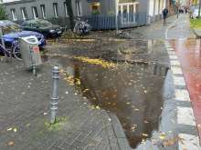 Regenpfütze Kreuzung Siemenstr./Ecke Subbelrather Str.  Köln Ehrenfeld 