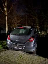 Dunkelblauer Opel Corsa ohne KZ (mit Beschriftung zu verkaufen)