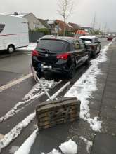 Umgestürztes Verkehrsschild