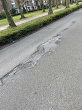 tiefe Schlaglöcher auf Fahrbahn. Gefährlich für Radfahrer! Anliegen vom *2025-03-16 12:54:16
