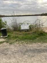 Umgestoßener Müllcontainer am Pescher See