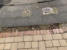 Weitere Schaeden und verschiedene Stolperfallen besonders am Bordsteibzu gemeldetem Anliegen vom *2025-03-05 09:29:10