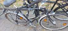 Schwarzes Herrenrad, Firma TREK, platte Reifen