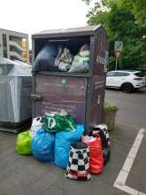 Voller Altkleidercontainer; update zu #14010-2025