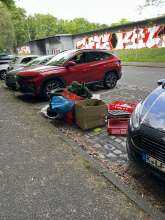 Ganz viel Müll in Wald und auch den Parkbuchten