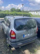 seit ca.1,5 Jahren steht dieses KFZ auf diesem Parkplatz vom *2025-05-17 09:27:34