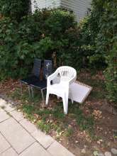 Sperrmüll am Zugang zur Friedensstr. 114/114a