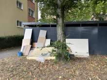 Dieser Müll liegt seit 5 ! Wochen da!
