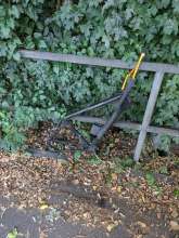 Ein angeketteter Fahrradrahmen