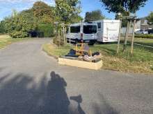 Wilder Müll am Spazierweg