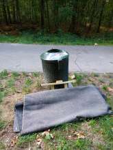 Div. Holzbretter u. ein Teppich Mühlenweg Richtung Porz-Wahn, li. Seite neben der Bank 