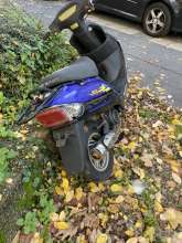 Abgemeldeter teilweise ausgeschlachteter Roller