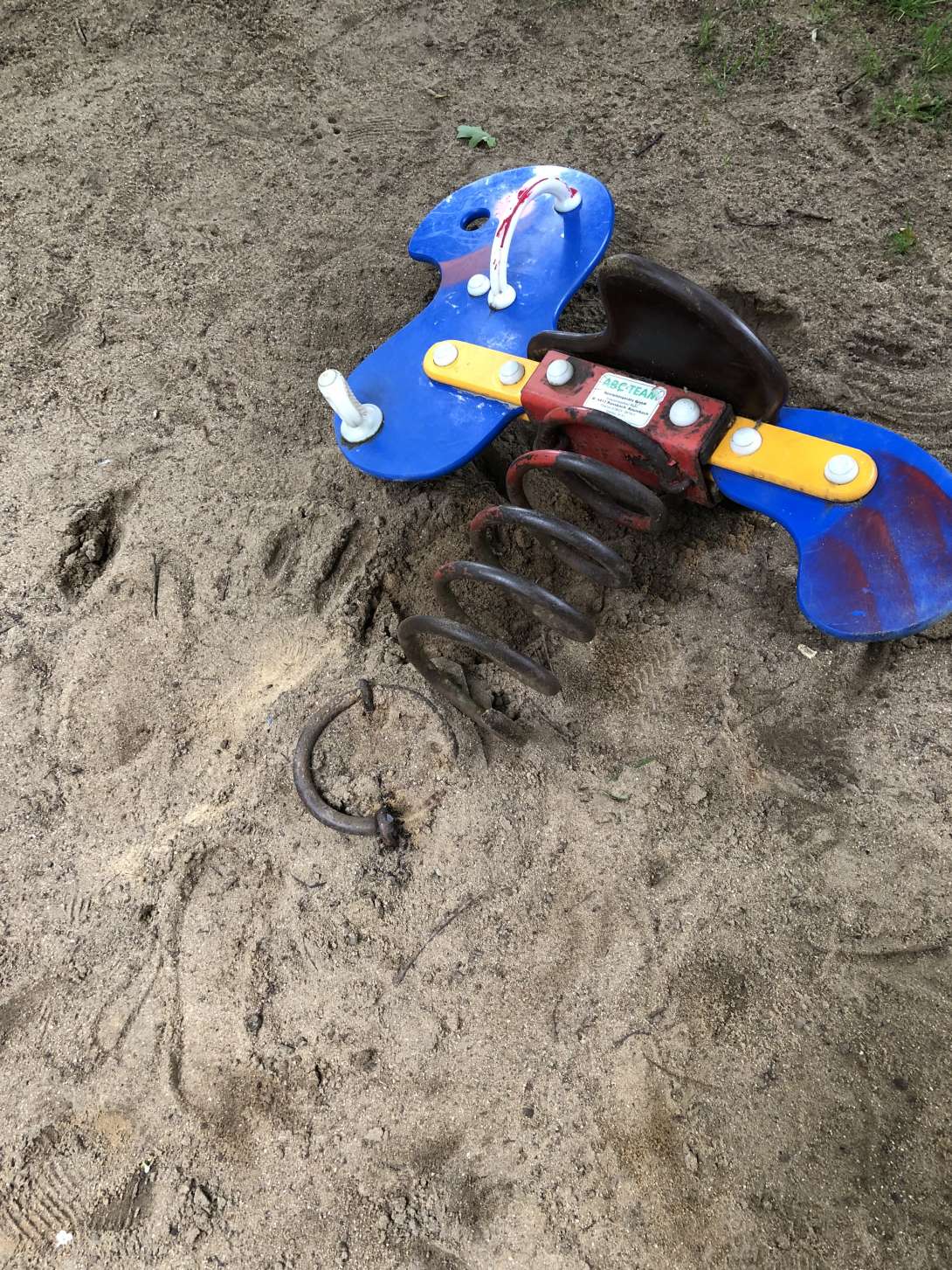 Abgebrochenes Spielgerät 