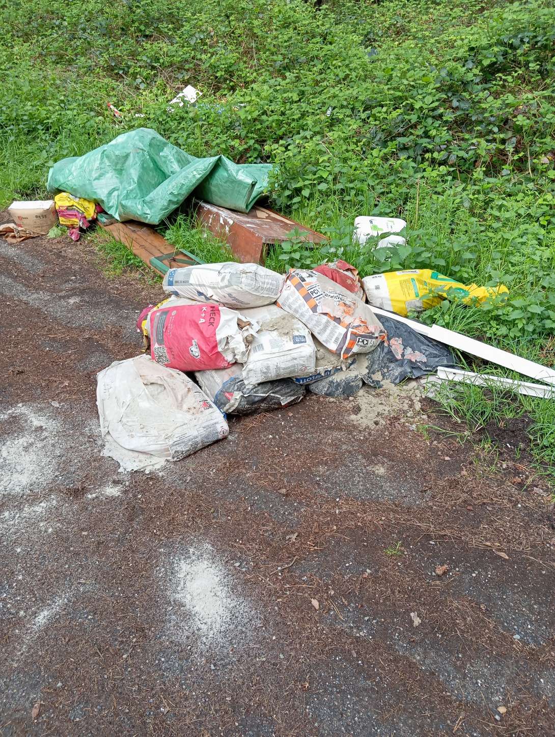 Bild zu gemeldetem Anliegen vom *2025-04-22 14:13:18