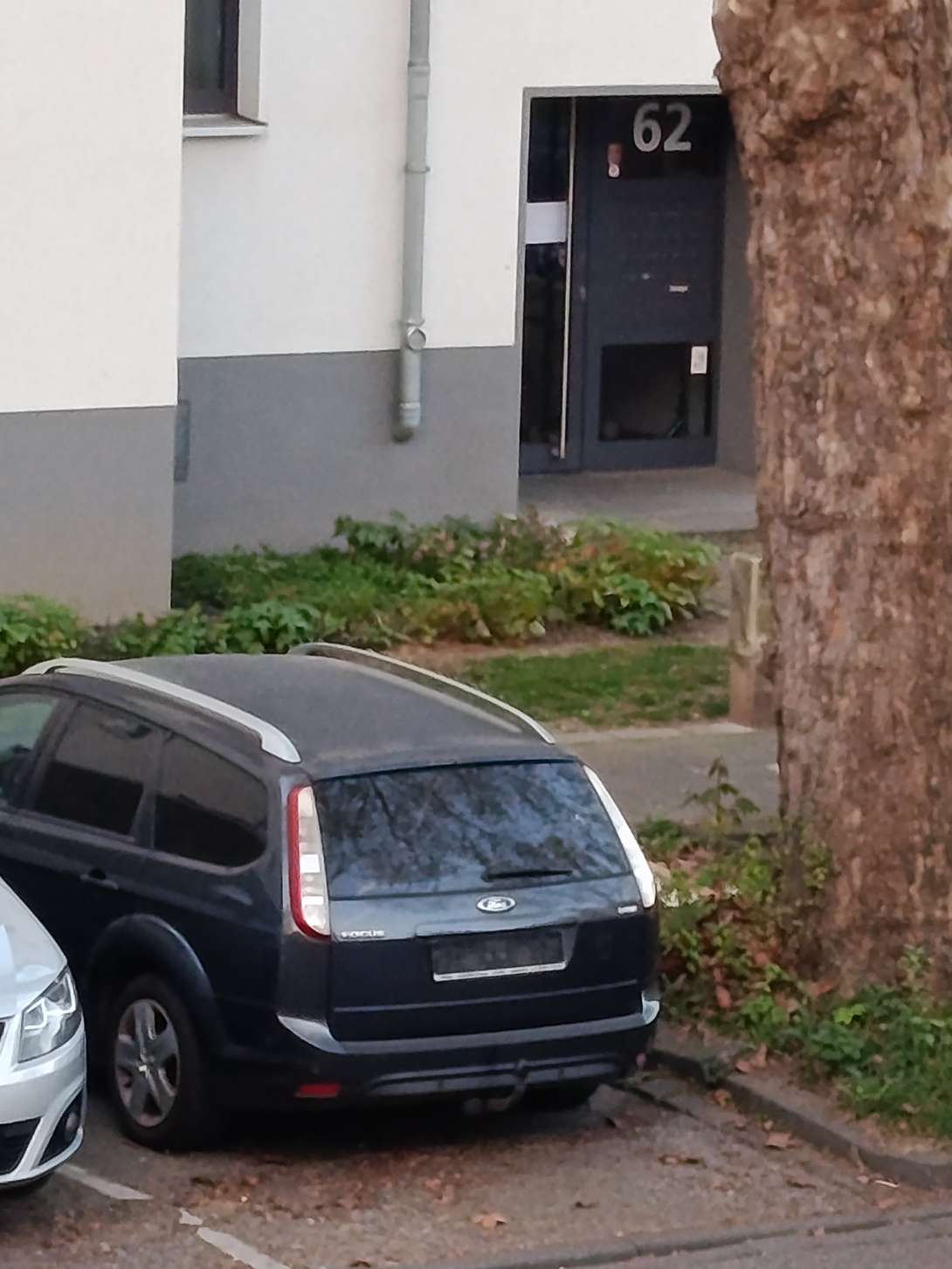 Und wieder ein abgemeldetes Fahrzeug in unserer Siedlung 