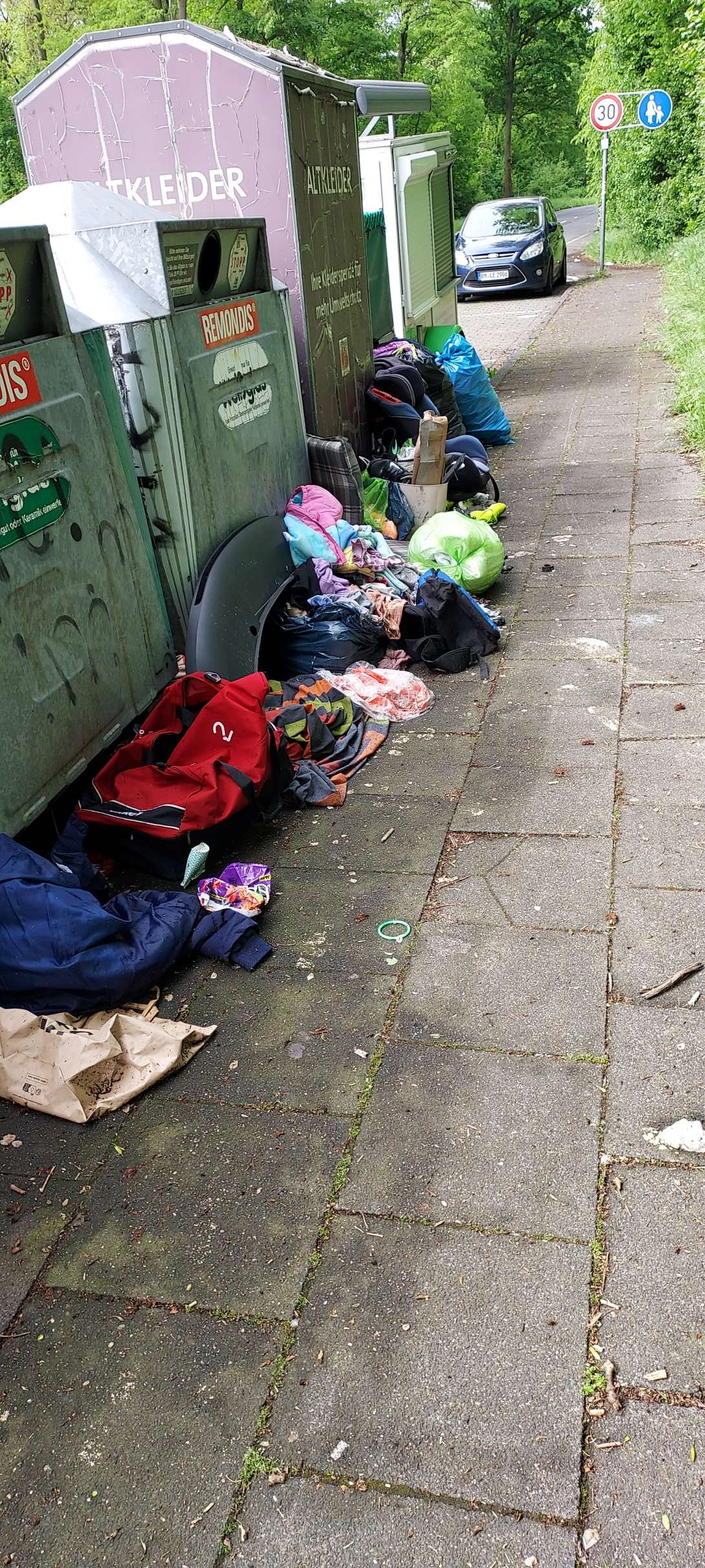 Bild zu gemeldetem Anliegen vom *2025-04-23 12:15:12