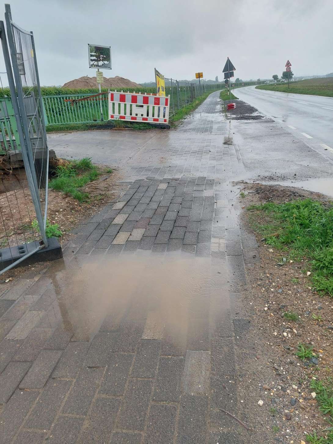 Bild zu gemeldetem Anliegen vom *2025-04-25 07:56:28