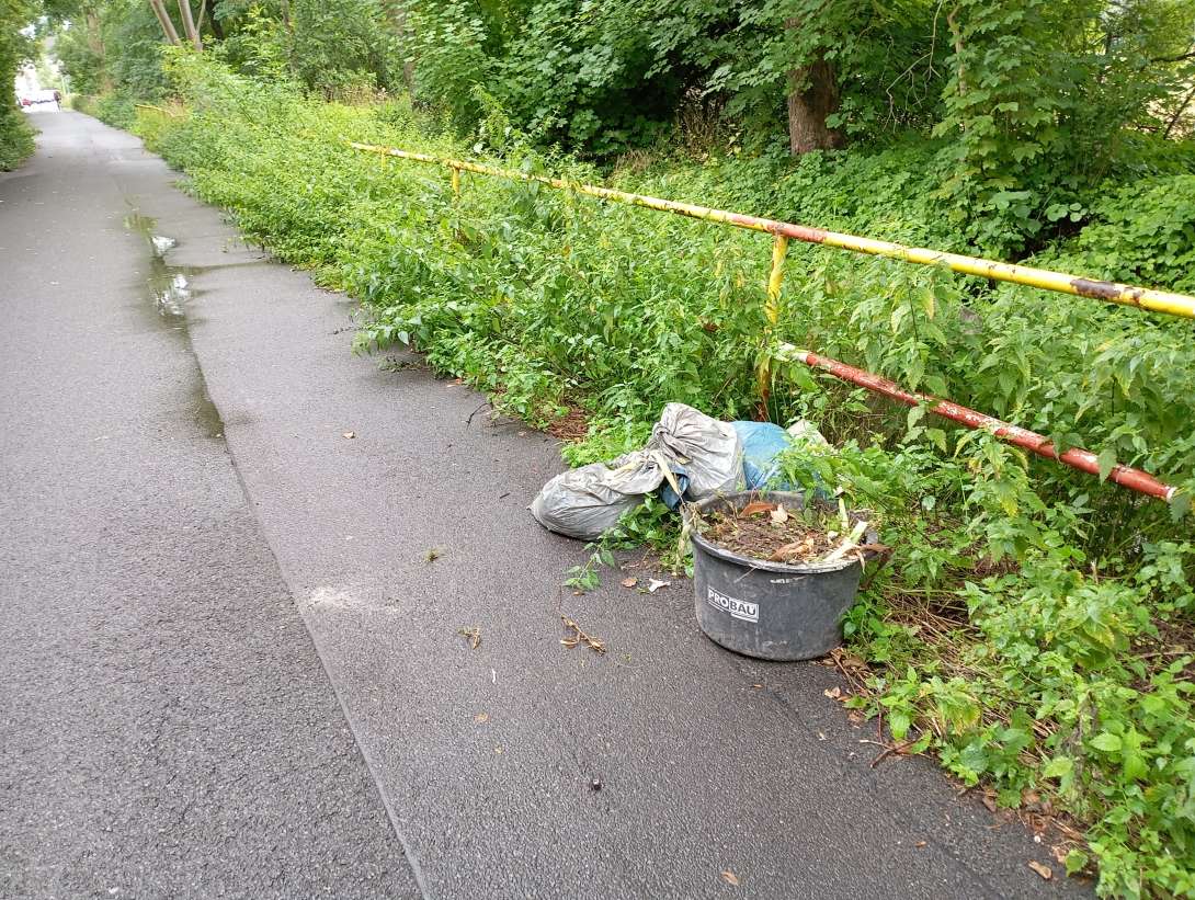 Isenburgerstr. am Strundener Bach kurz vor Höhe Schützenheim......Danke