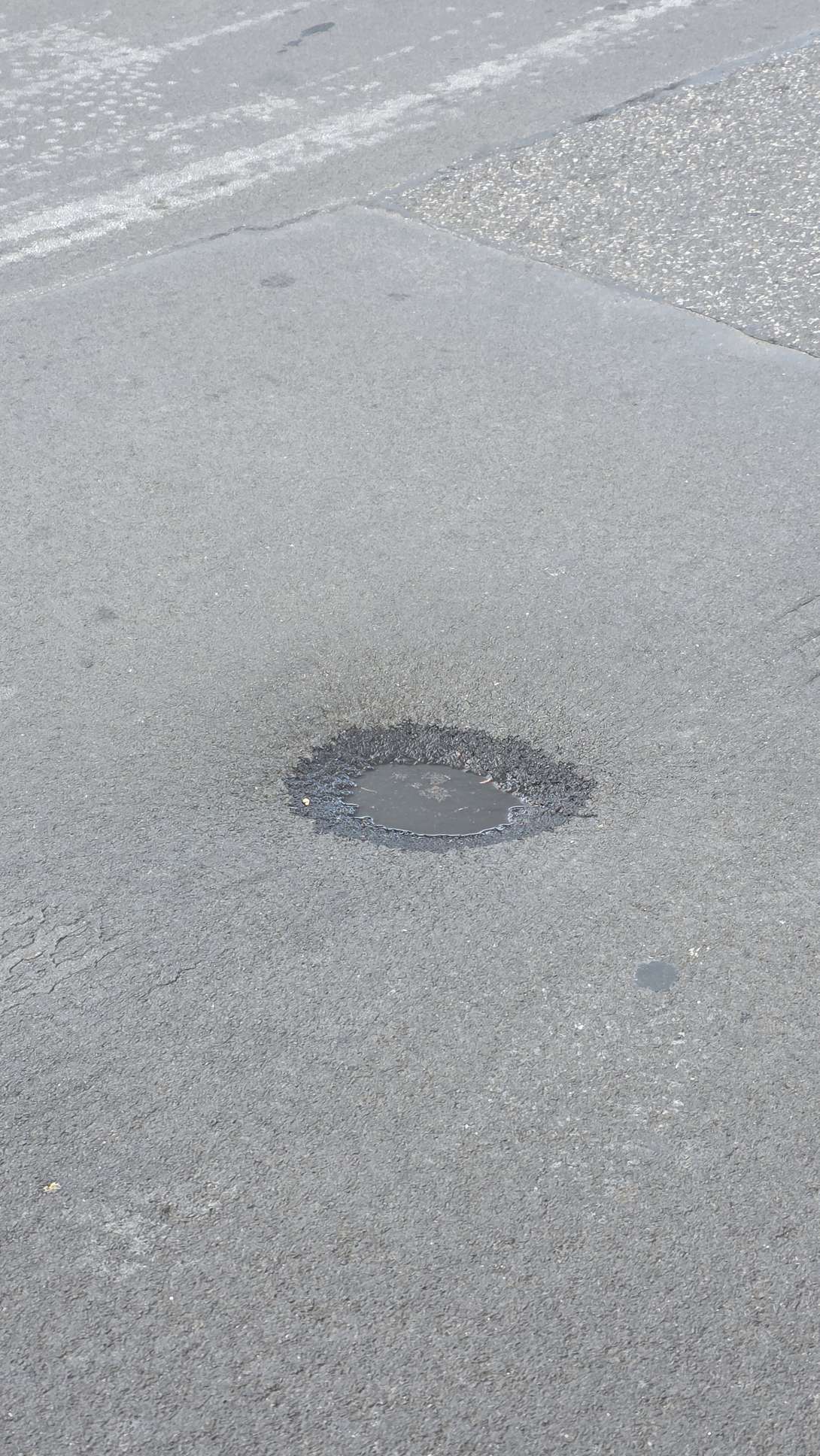 Unterspülte Fahrbahn!