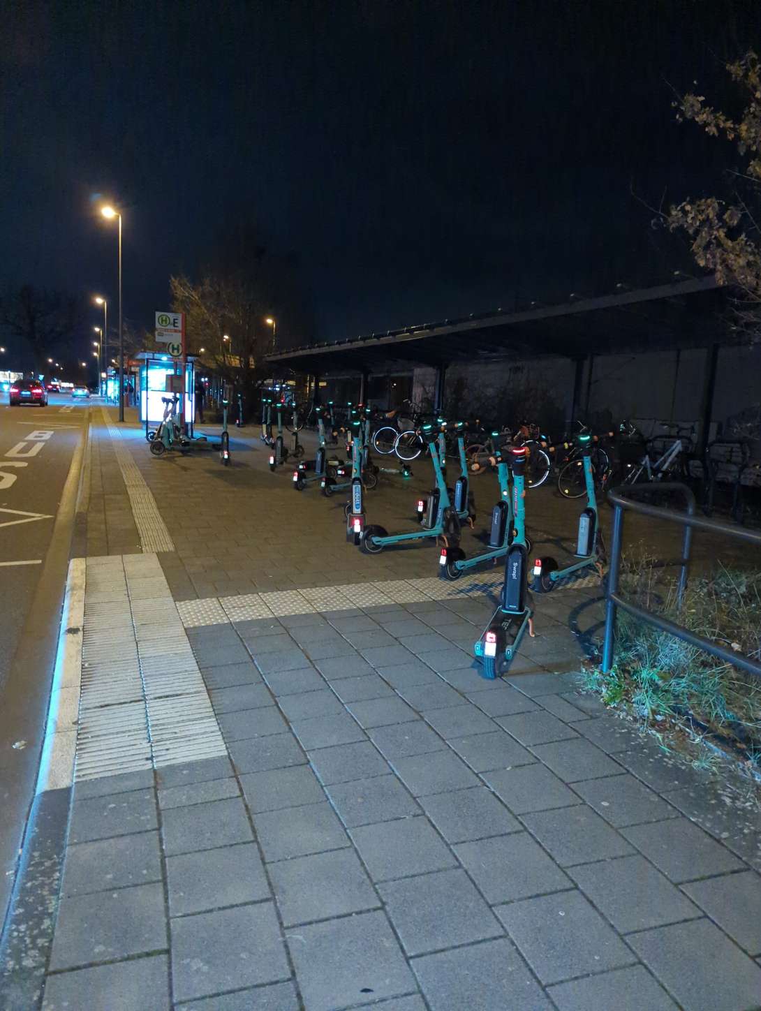 E-Roller am Fußgängerübergang