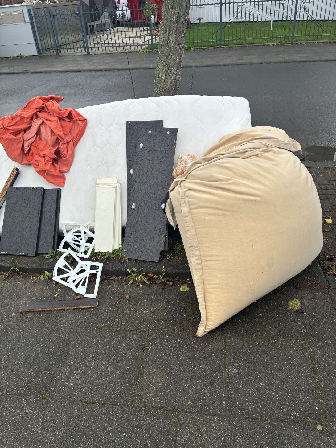 Bild zu gemeldetem Anliegen vom *2025-12-07 11:13:32