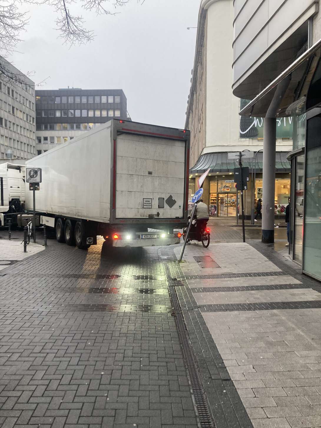 Bild zu gemeldetem Anliegen vom *2025-12-08 08:58:52