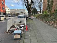 Vergessene Baustellenreste / Bild zum vom Anliegen vom *2023-12-28 15:57:23
