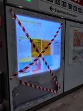 Infoboard zerbrochene Glas Breslauer Pl. /Hbf