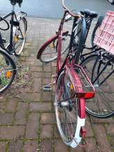 2024-04-05, Damenrad rot als Schrottrad