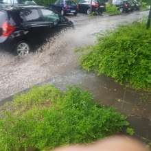 Bild zu gemeldetem Anliegen vom *2024-05-06 16:59:34 Pfütze vor Carl-Schurz-Straße 2