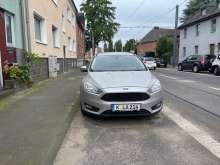 Silberner Ford Focus K-LA-214 ohne Plakette