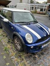 Das Auto steht hier mit kaputten reifen seit 3 monaten *2024-09-04 15:32:41