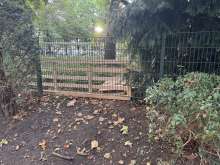 Paletten auf dem Spielplatz 
