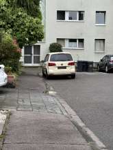 KFZ steht seit einer Woche unangemeldet wegen Neukauf auf diesen parkplatz