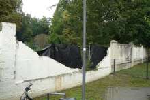 Eingebrochene Friedhofsmauer Nordfriedhof. Keinerlei Reparaturmaßnahmen bislang
