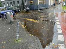 Regenpfütze Kreuzung Siemenstr./Ecke Subbelrather Str. Köln Ehrenfeld