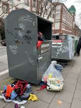 Der Kleidercontainer läuft überBild zu gemeldetem Anliegen vom *2025-02-09 15:32:02