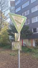 Versiffte Hinweisschilder