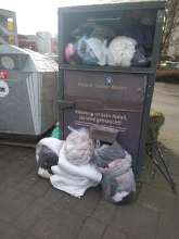 Voller Altkleidercontainer Friedensstr.