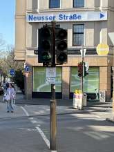 FG- Signalgeber auf Mittelinsel mit defekter Grünlampe
