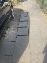 Bild zu gemeldetem Anliegen vom *2025-04-06 12:33:15 völlig defekter Gehwegbelag mit Stolpergefahr für Fußgänger